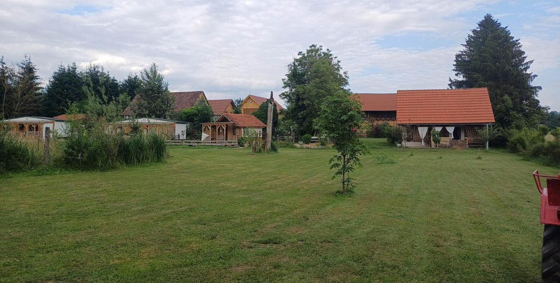 Edenski Vrt Ivancna Gorica Buitenkant foto